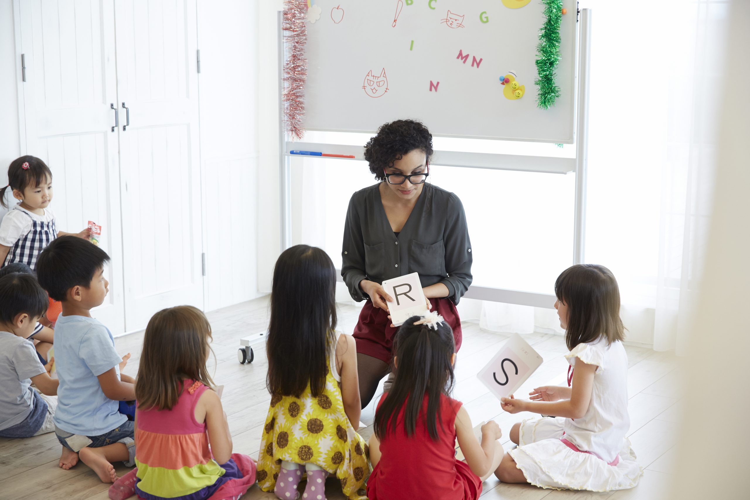 幼児教育で使われるフラッシュカードってどんな効果があるの 胎教 幼児教育なら幼児教室ヘーグル 右脳開発でお子様の才能を開花 幼児教育で使われるフラッシュカードってどんな効果があるの 胎教 幼児教育なら幼児教室ヘーグル 右脳開発でお子様の才能を開花