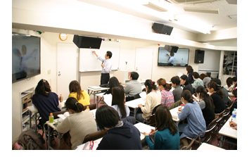 親が優れた家庭環境をつくる学びができる『親と子の共育大学』