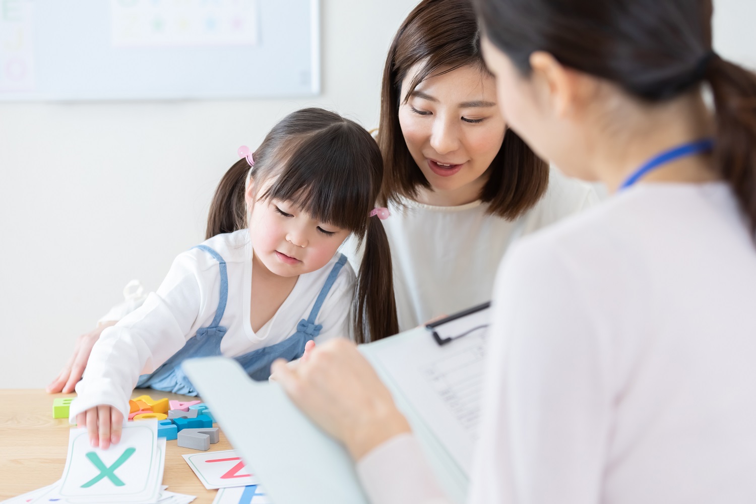 幼児教育で英語は何歳からやるべきか。早期に始める事の7のメリットを紹介