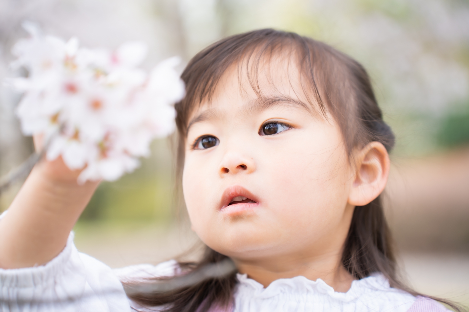 4歳の発達の目安や成長に合わせた育て方について